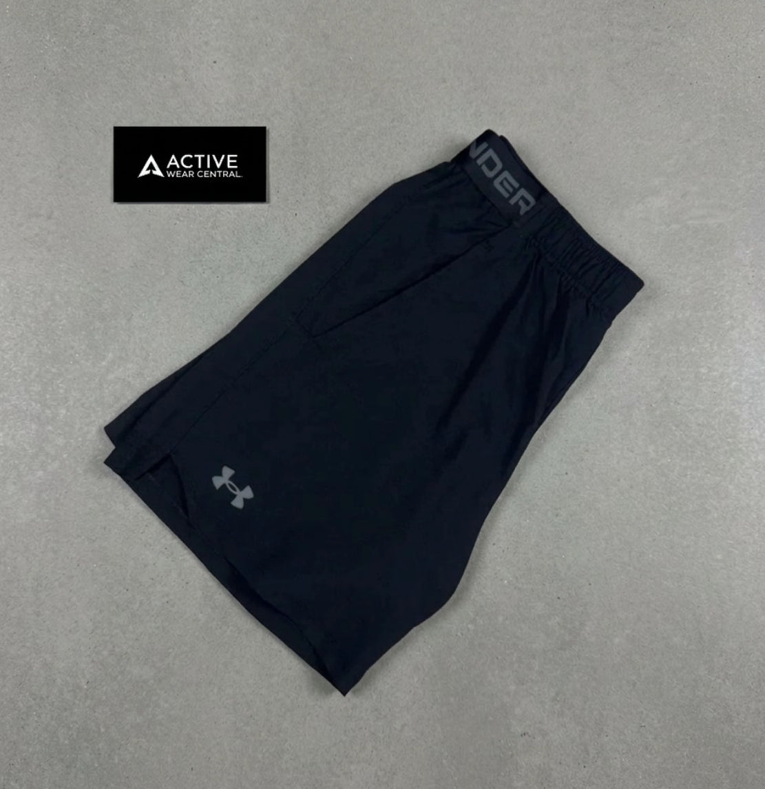 Under armour- vanish black shorts
